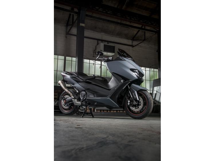 TMAX 560 TANK M