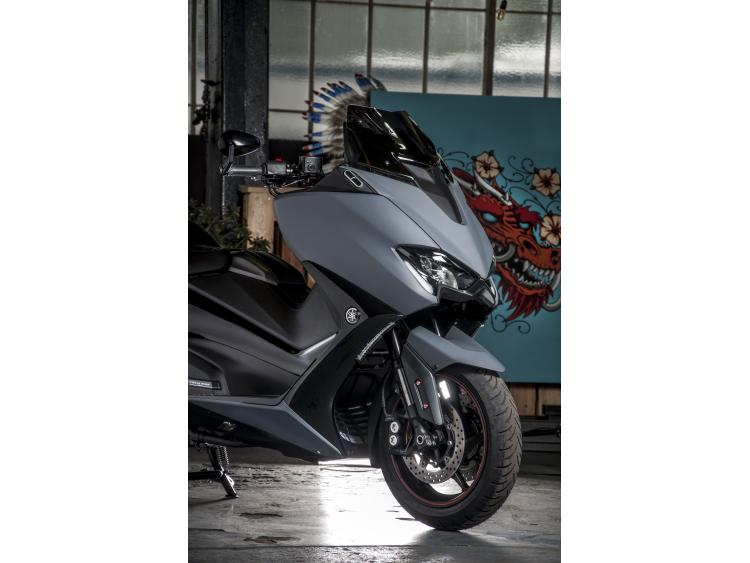 TMAX 560 TANK M